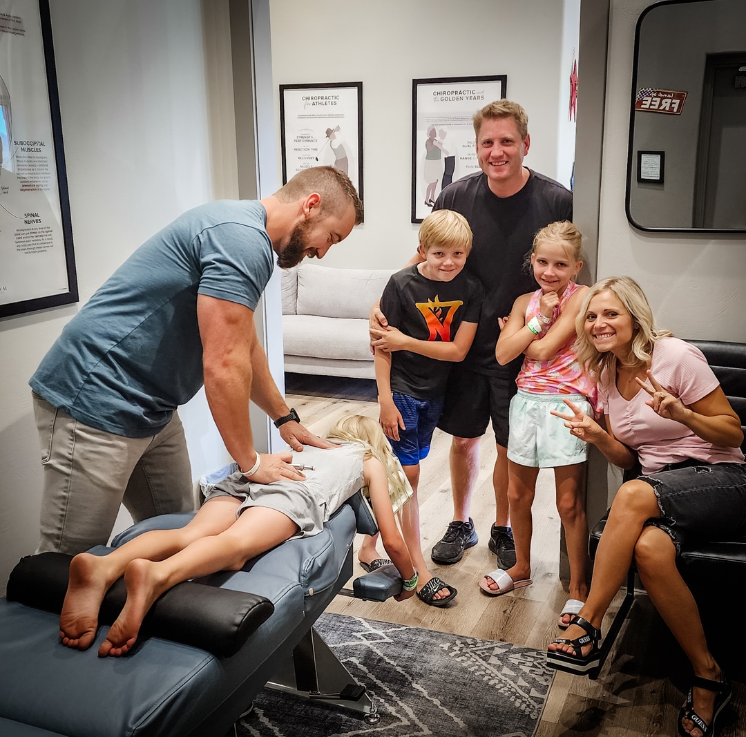 family chiropractor st george adjusting